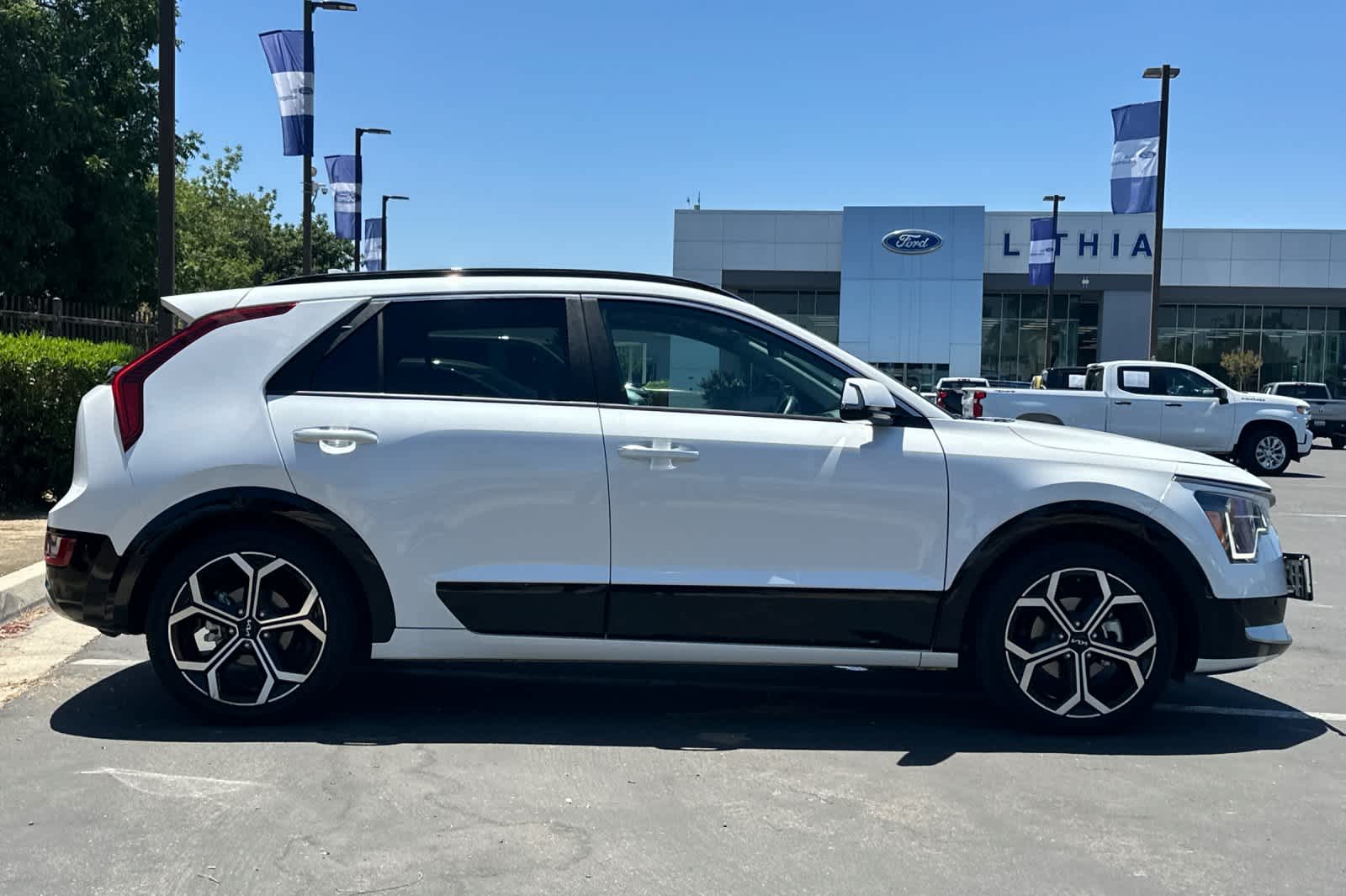 Thumbnail: 2024 Kia Niro - 8