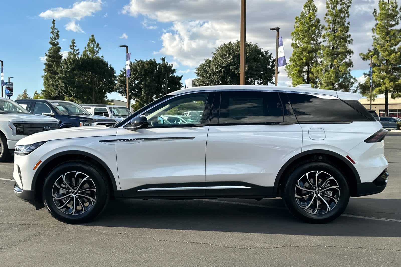 Thumbnail: 2026 Lincoln Nautilus - 5