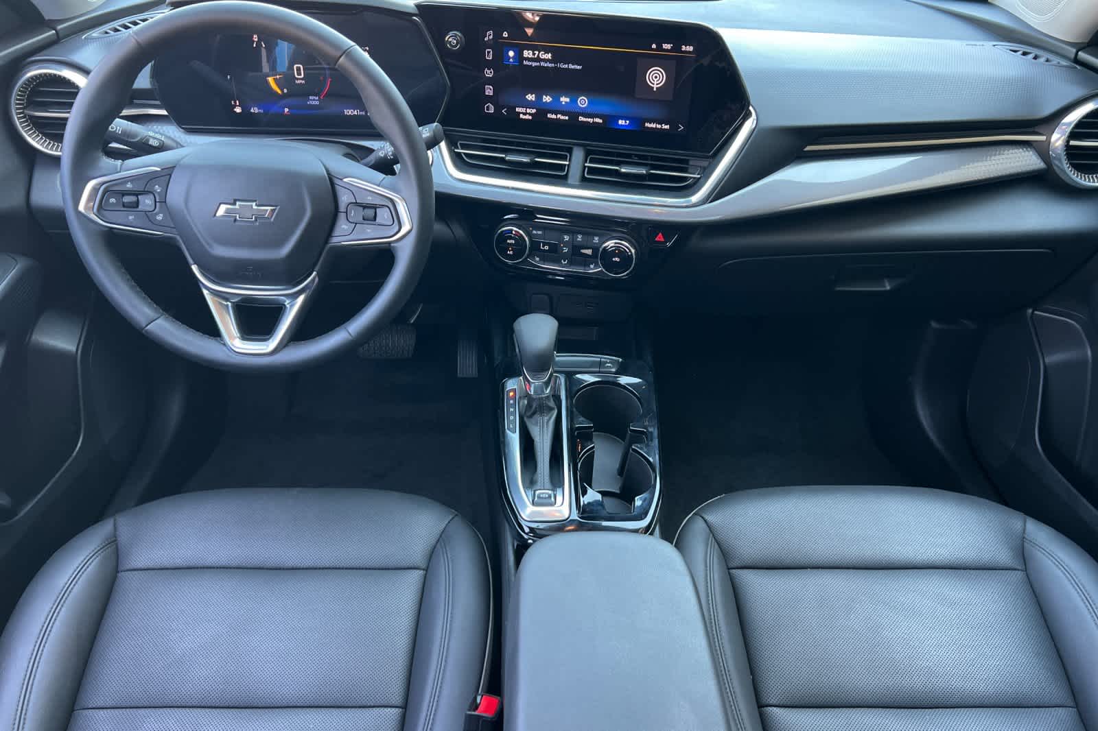 Thumbnail: 2025 Chevrolet Trax - 3