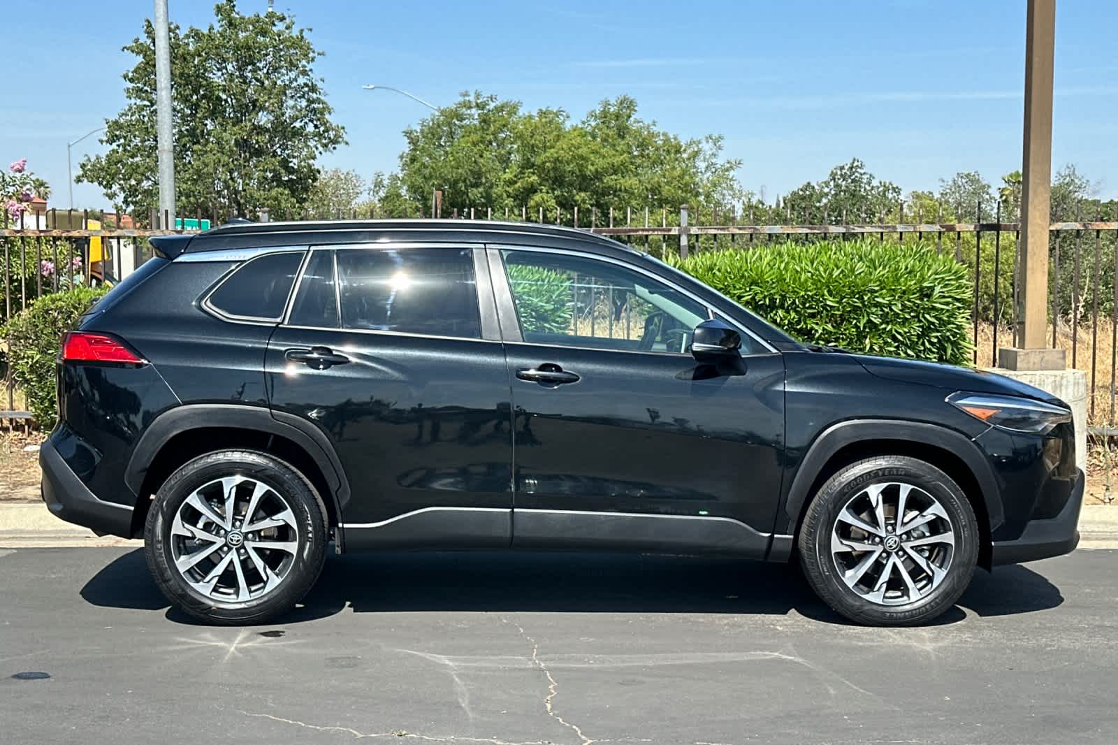 2024 Toyota Corolla Cross XLE 8