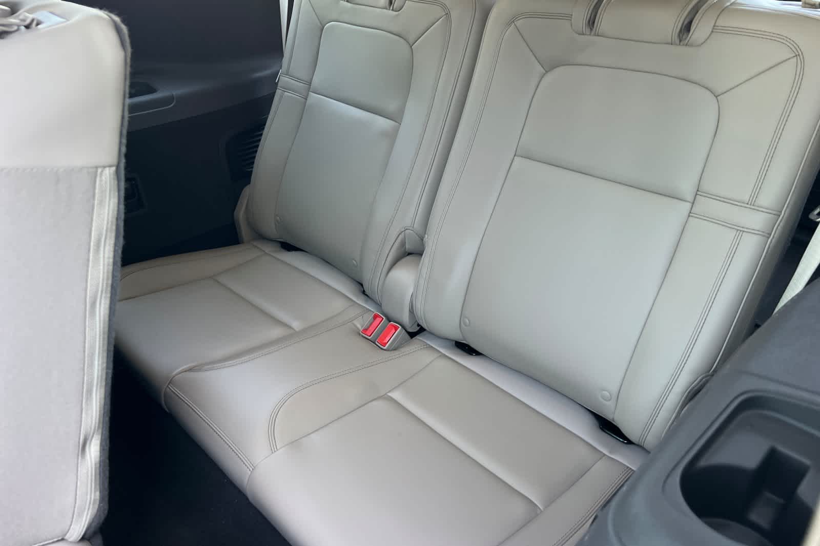 Thumbnail: 2020 Lincoln Aviator - 16