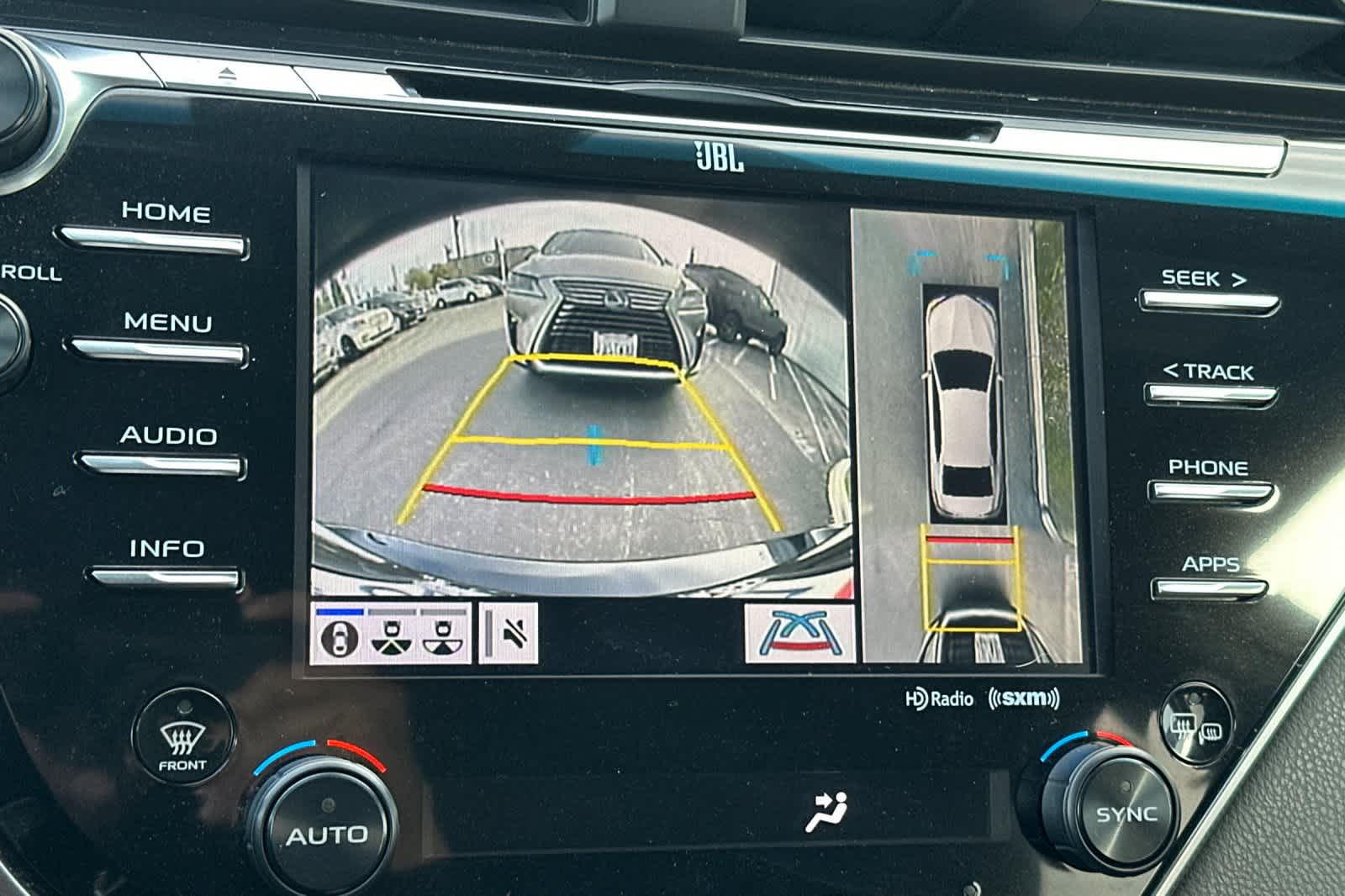 Thumbnail: 2018 Toyota Camry - 17