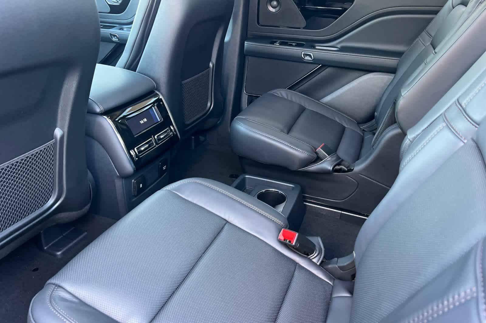 Thumbnail: 2026 Lincoln Aviator - 4