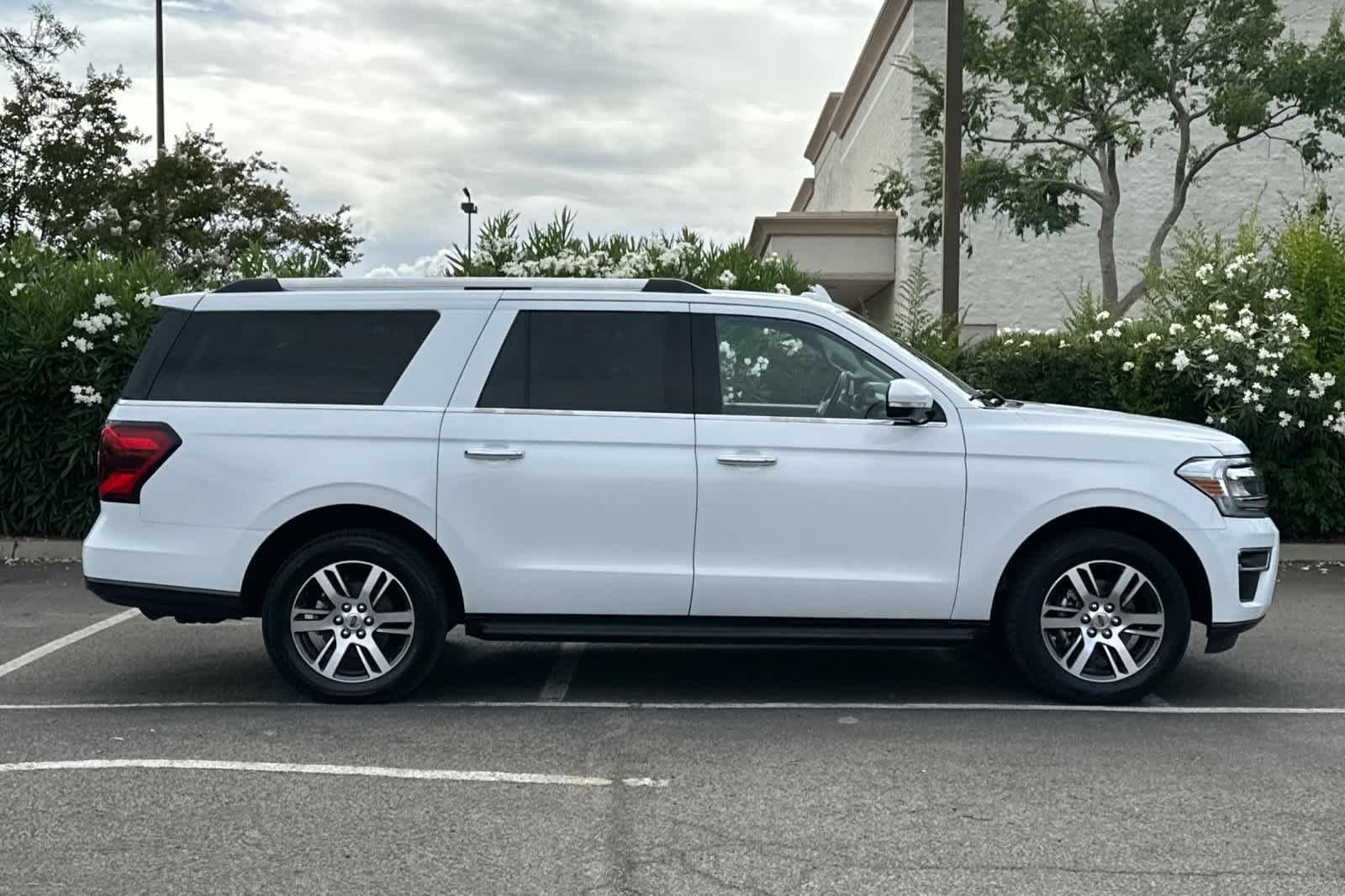 Thumbnail: 2023 Ford Expedition MAX - 9