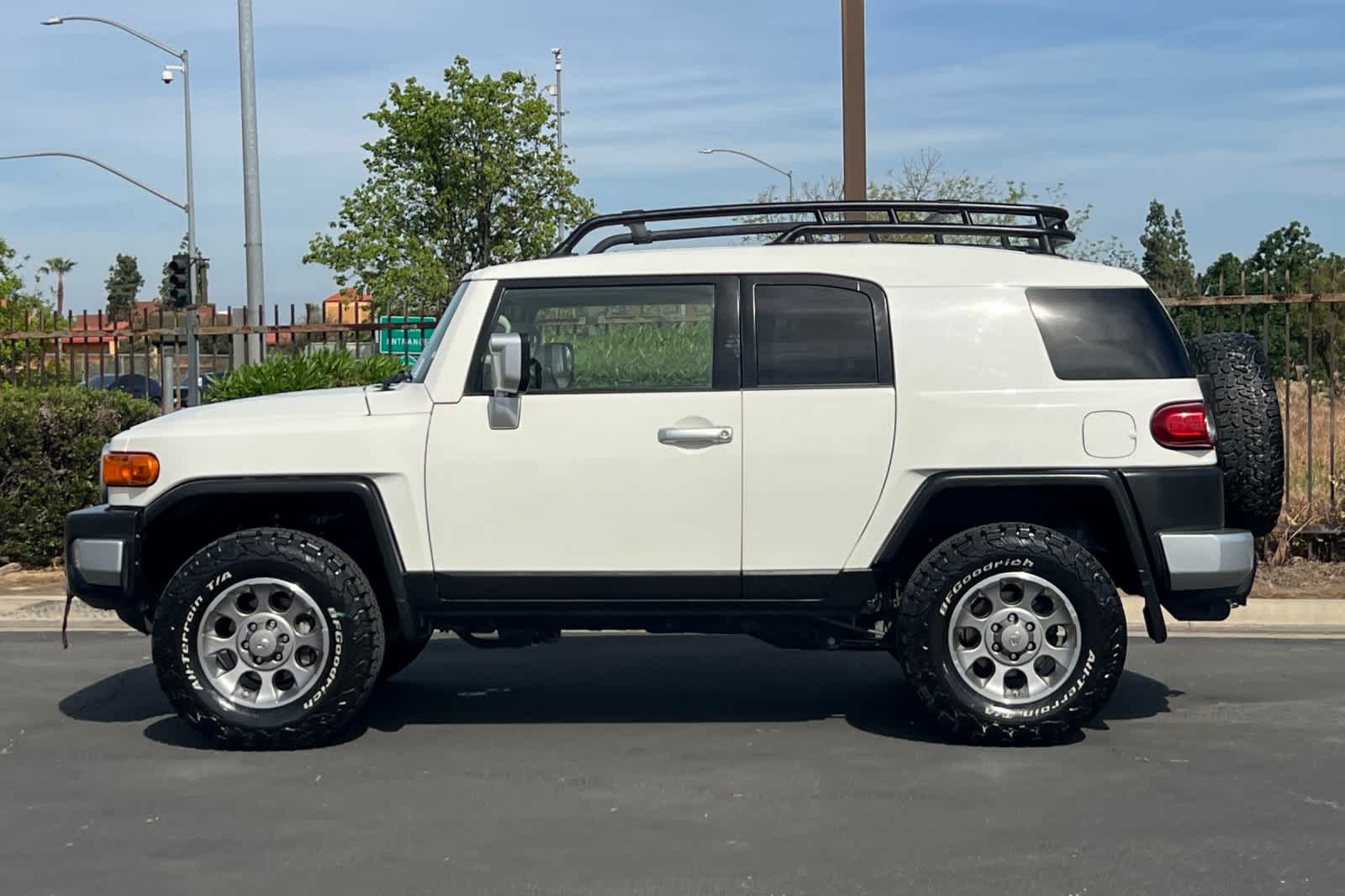 Thumbnail: 2013 Toyota FJ Cruiser - 5