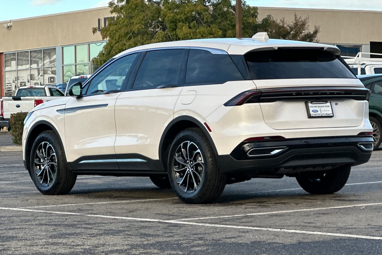 Thumbnail: 2026 Lincoln Nautilus - 6