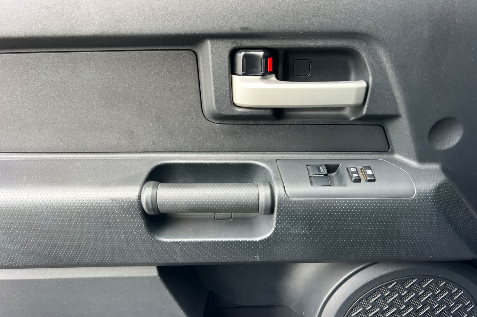 Thumbnail: 2013 Toyota FJ Cruiser - 12