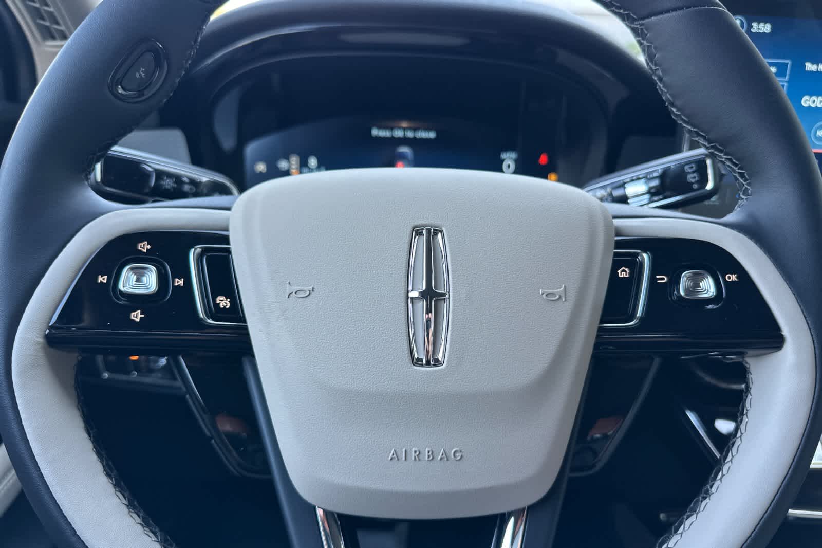 Thumbnail: 2025 Lincoln Corsair - 24