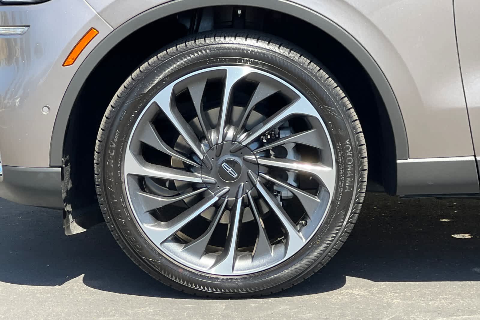 Thumbnail: 2020 Lincoln Aviator - 29
