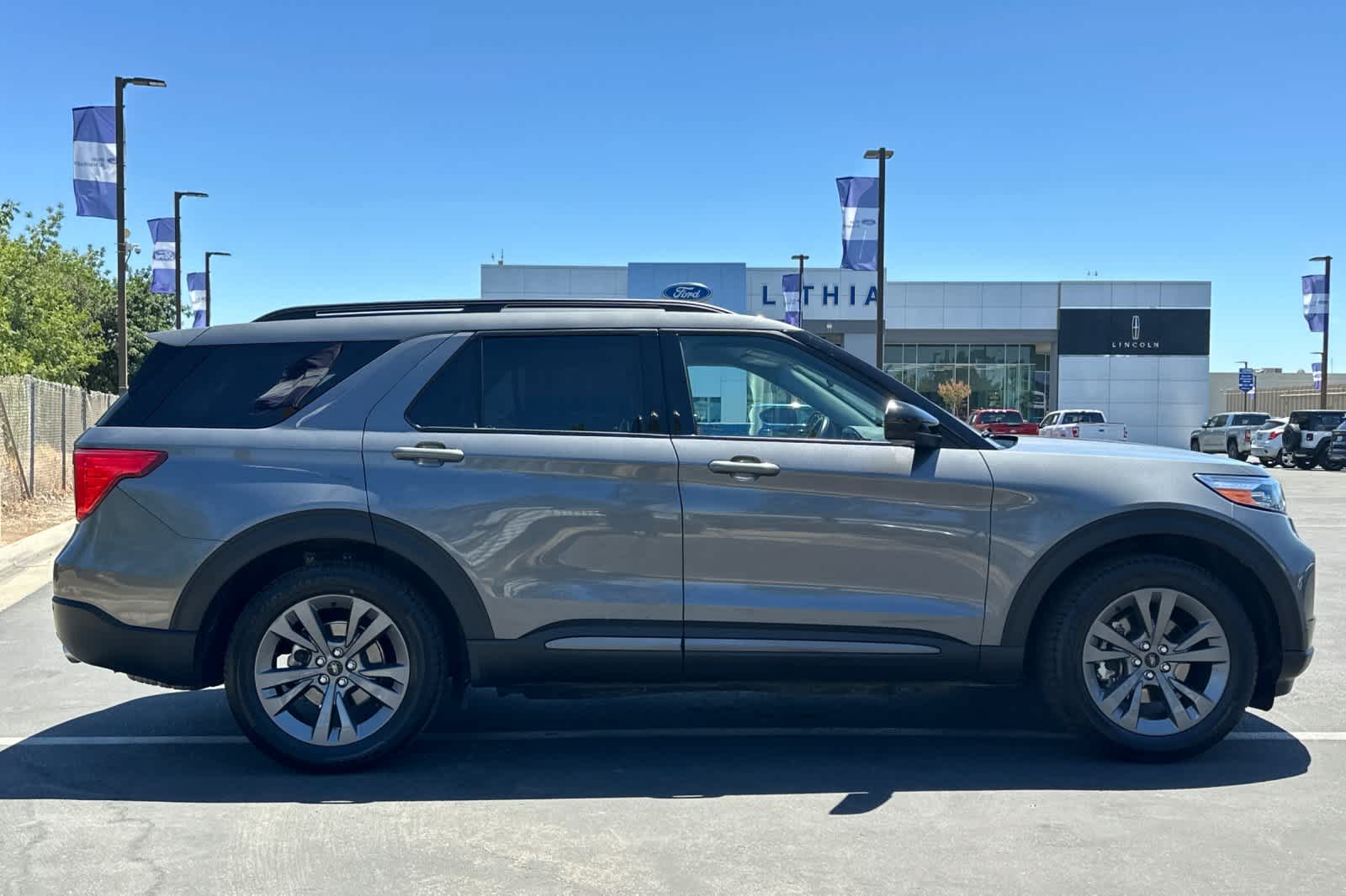 Thumbnail: 2022 Ford Explorer - 9