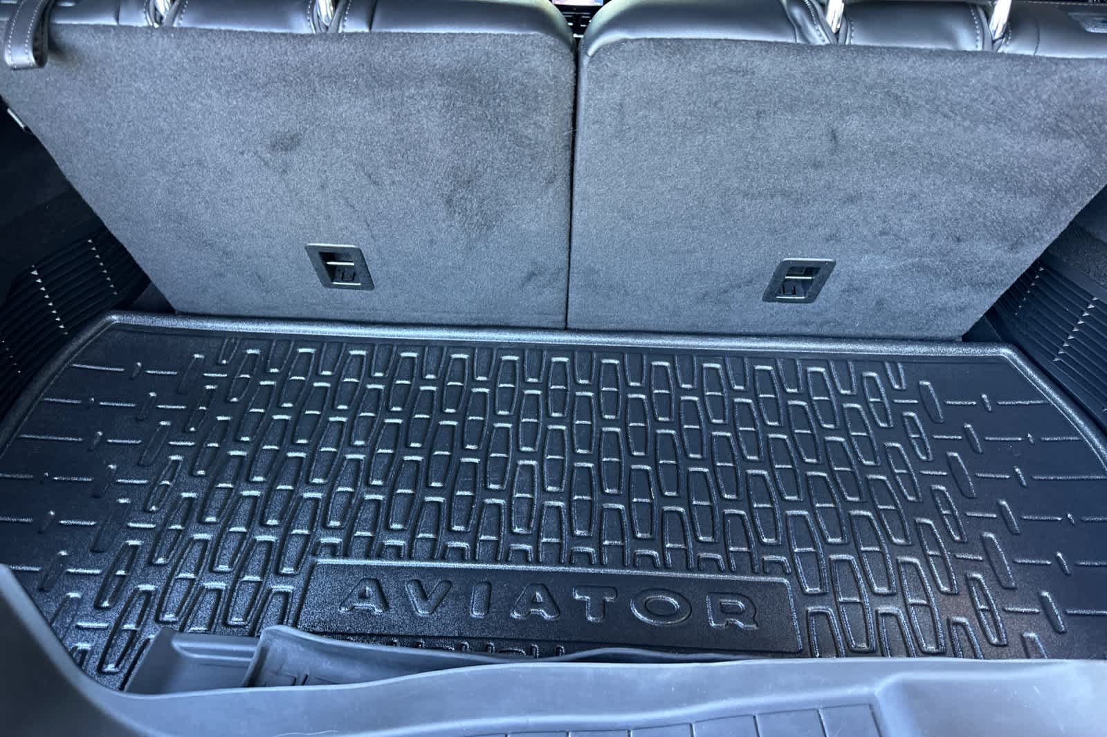 Thumbnail: 2023 Lincoln Aviator - 17