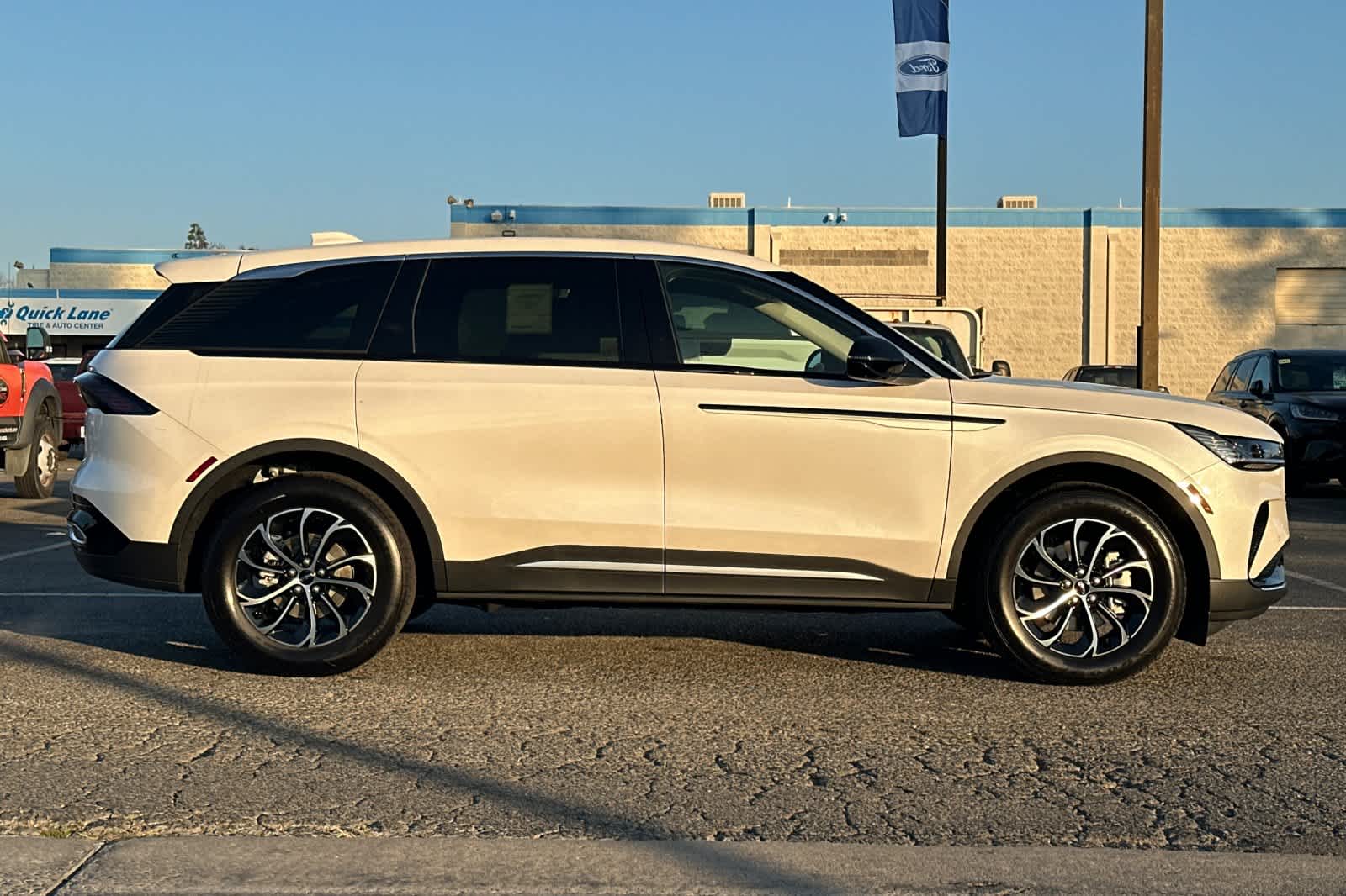 Thumbnail: 2026 Lincoln Nautilus - 8