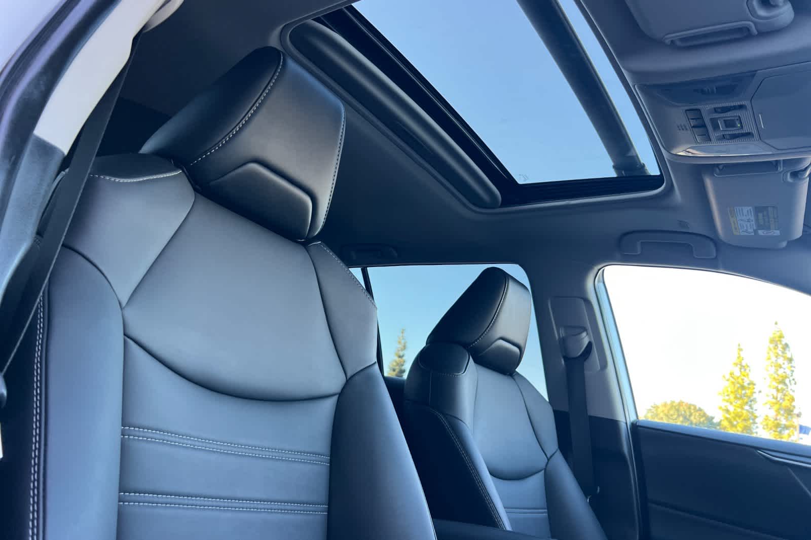 Thumbnail: 2023 Toyota RAV4 - 17