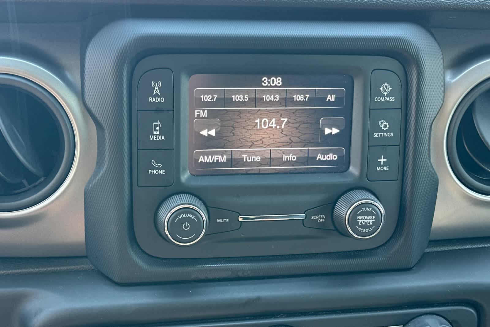 Thumbnail: 2021 Jeep Wrangler - 18