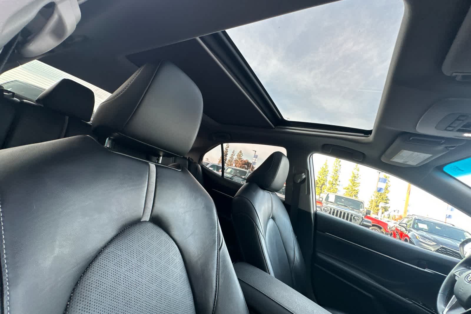 Thumbnail: 2018 Toyota Camry - 16