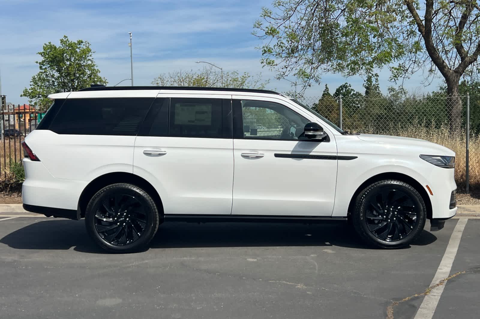 Thumbnail: 2026 Lincoln Navigator - 8