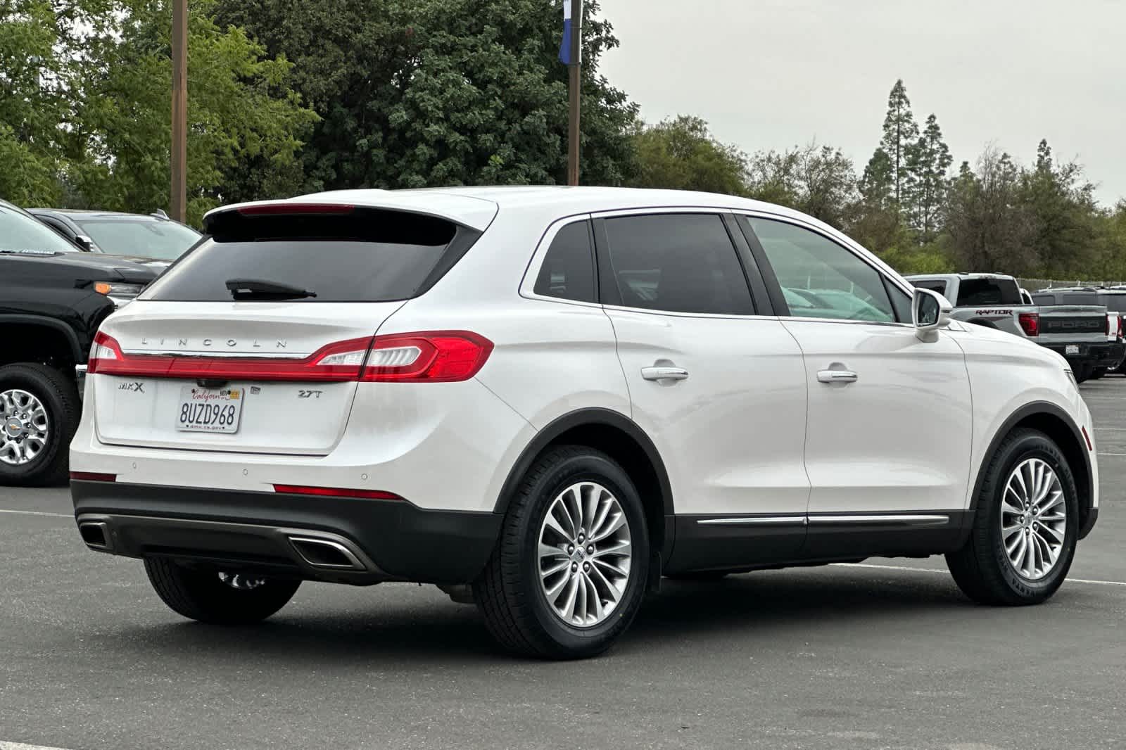 Thumbnail: 2017 Lincoln MKX - 2