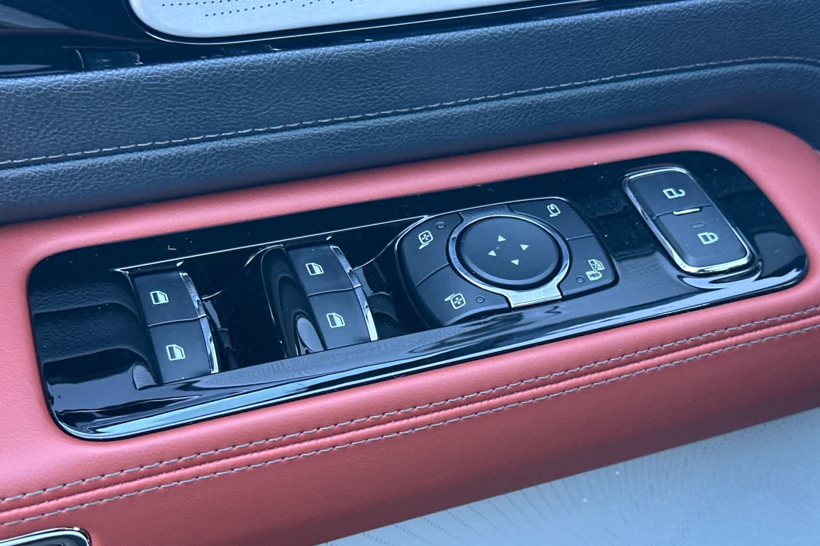 Thumbnail: 2026 Lincoln Aviator - 14