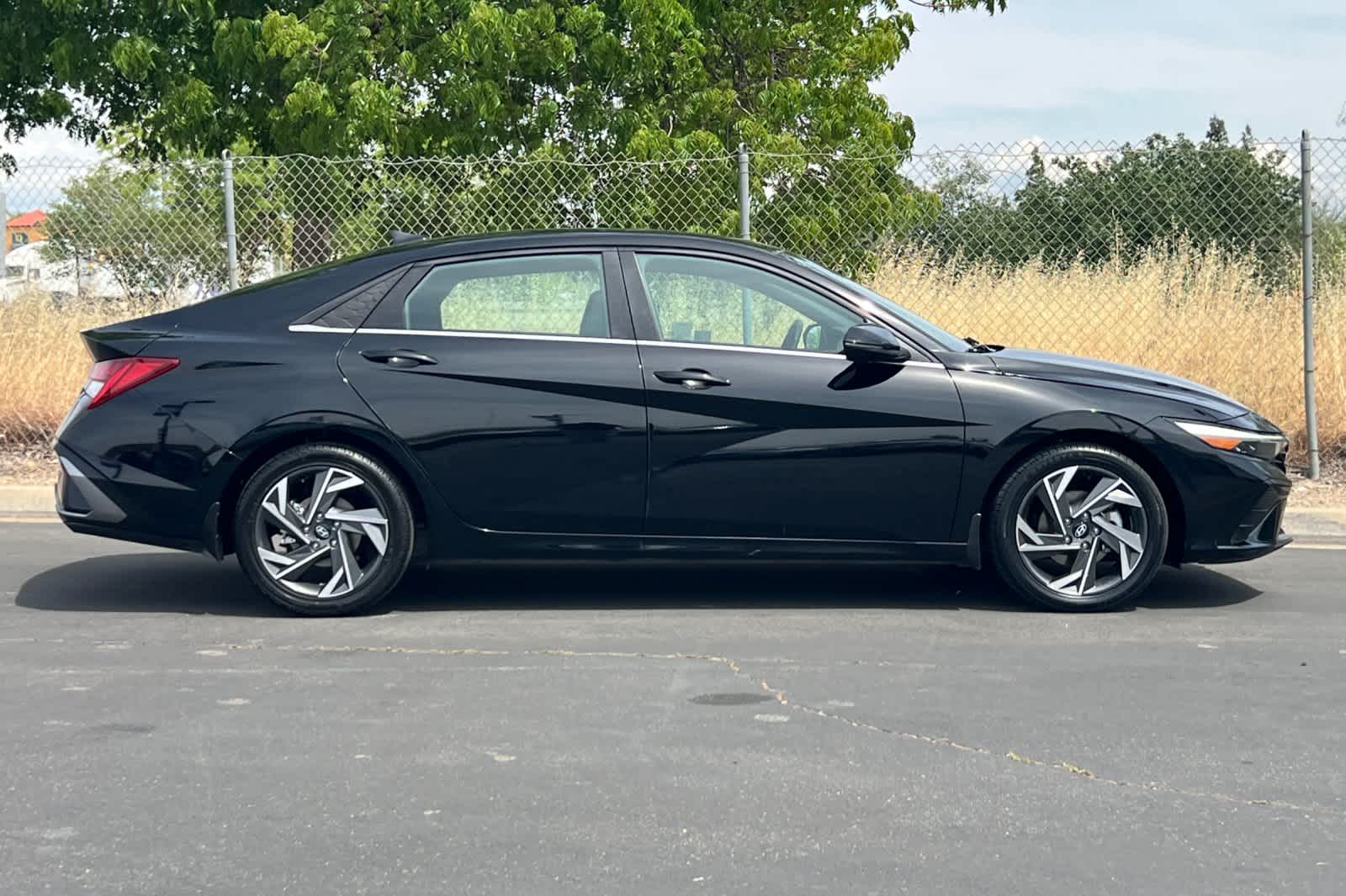 Thumbnail: 2024 Hyundai Elantra - 9