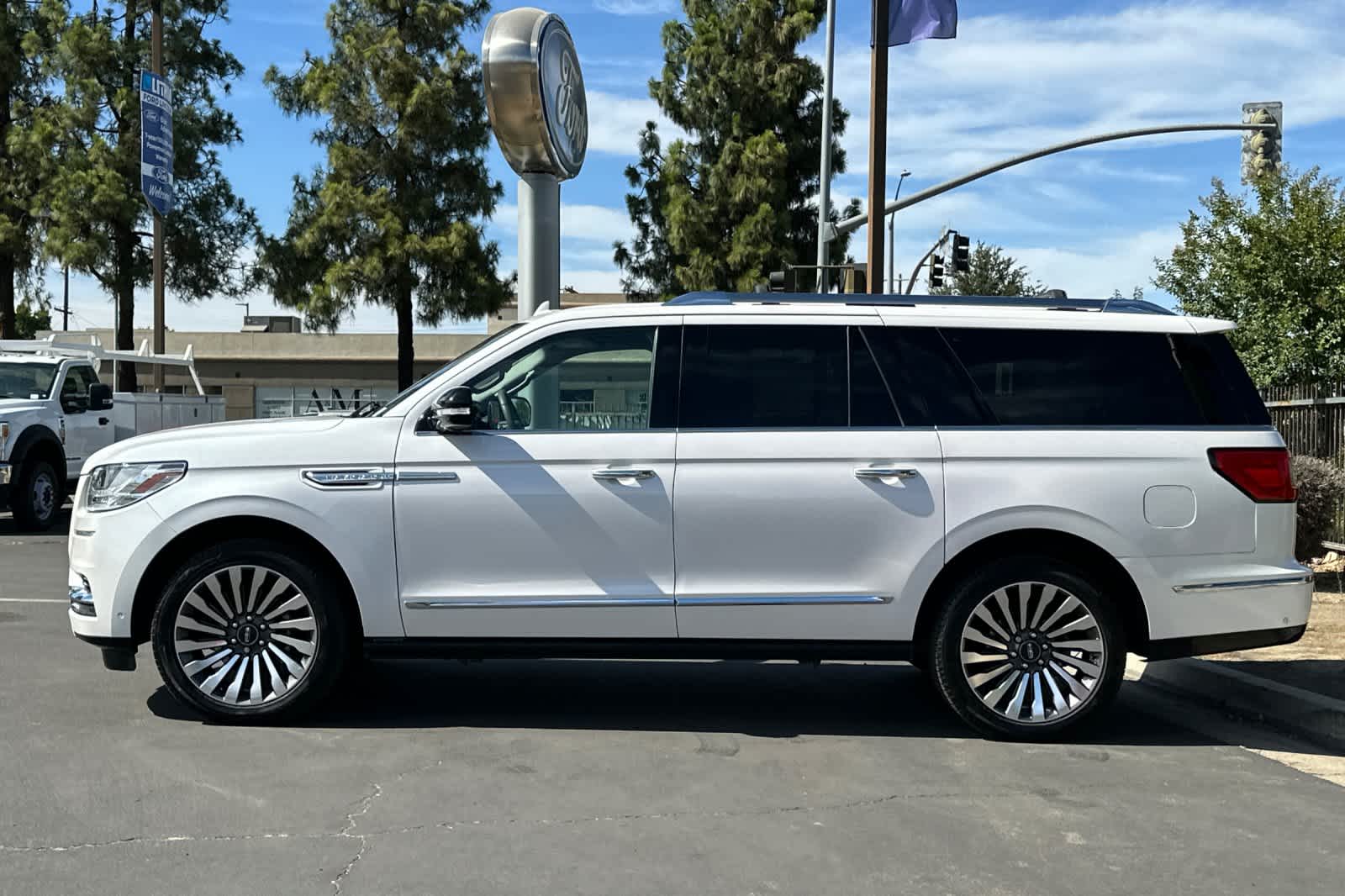 Thumbnail: 2019 Lincoln Navigator L - 5