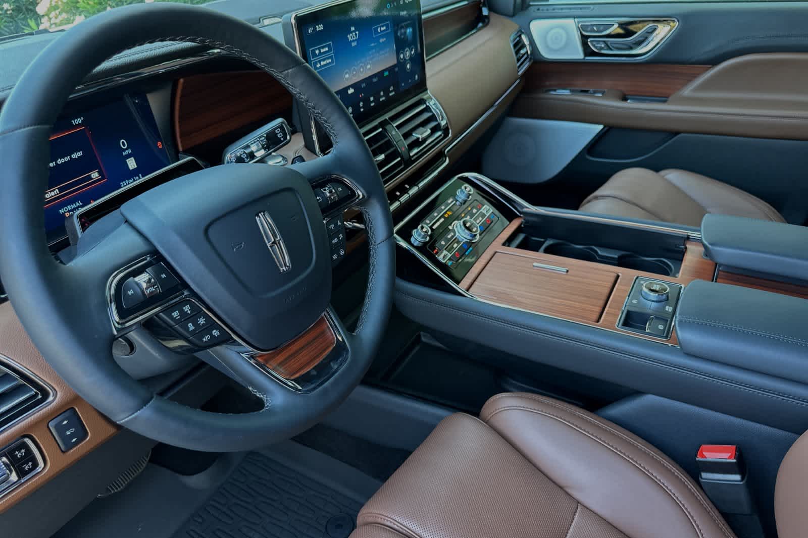Thumbnail: 2024 Lincoln Navigator L - 12