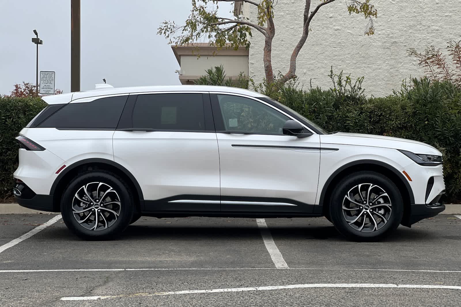 Thumbnail: 2026 Lincoln Nautilus - 8