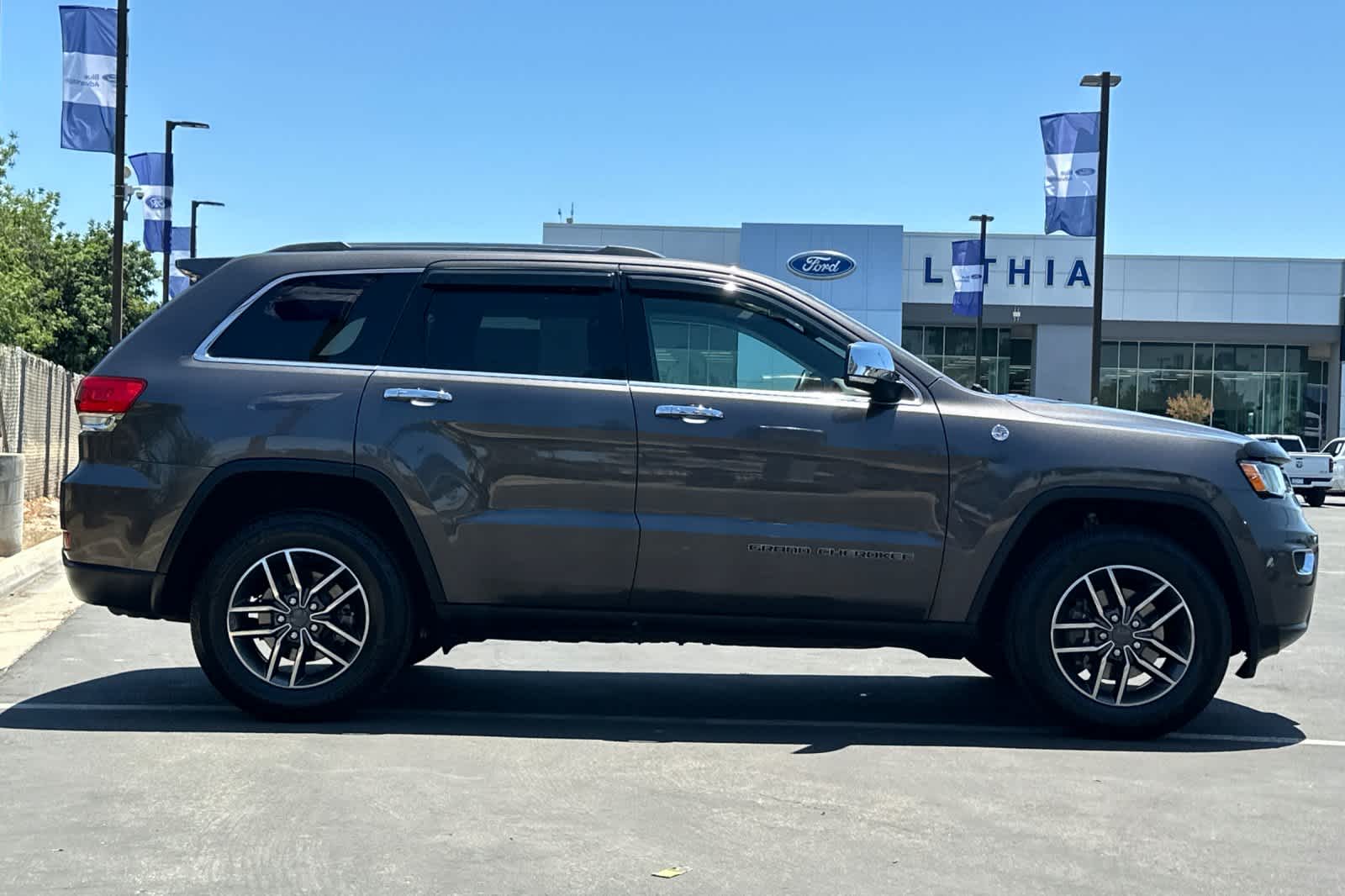 Thumbnail: 2019 Jeep Grand Cherokee - 8