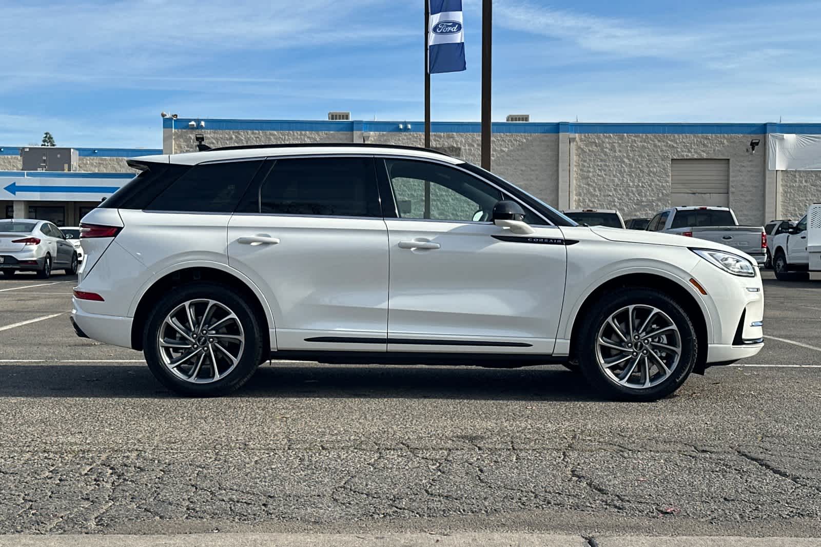 Thumbnail: 2026 Lincoln Corsair - 8