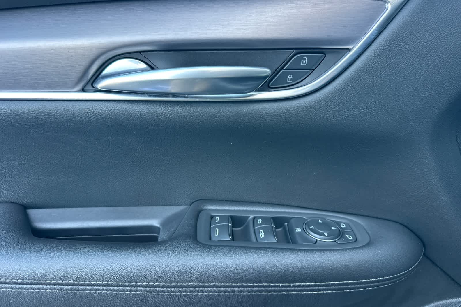 Thumbnail: 2021 Cadillac XT5 - 12