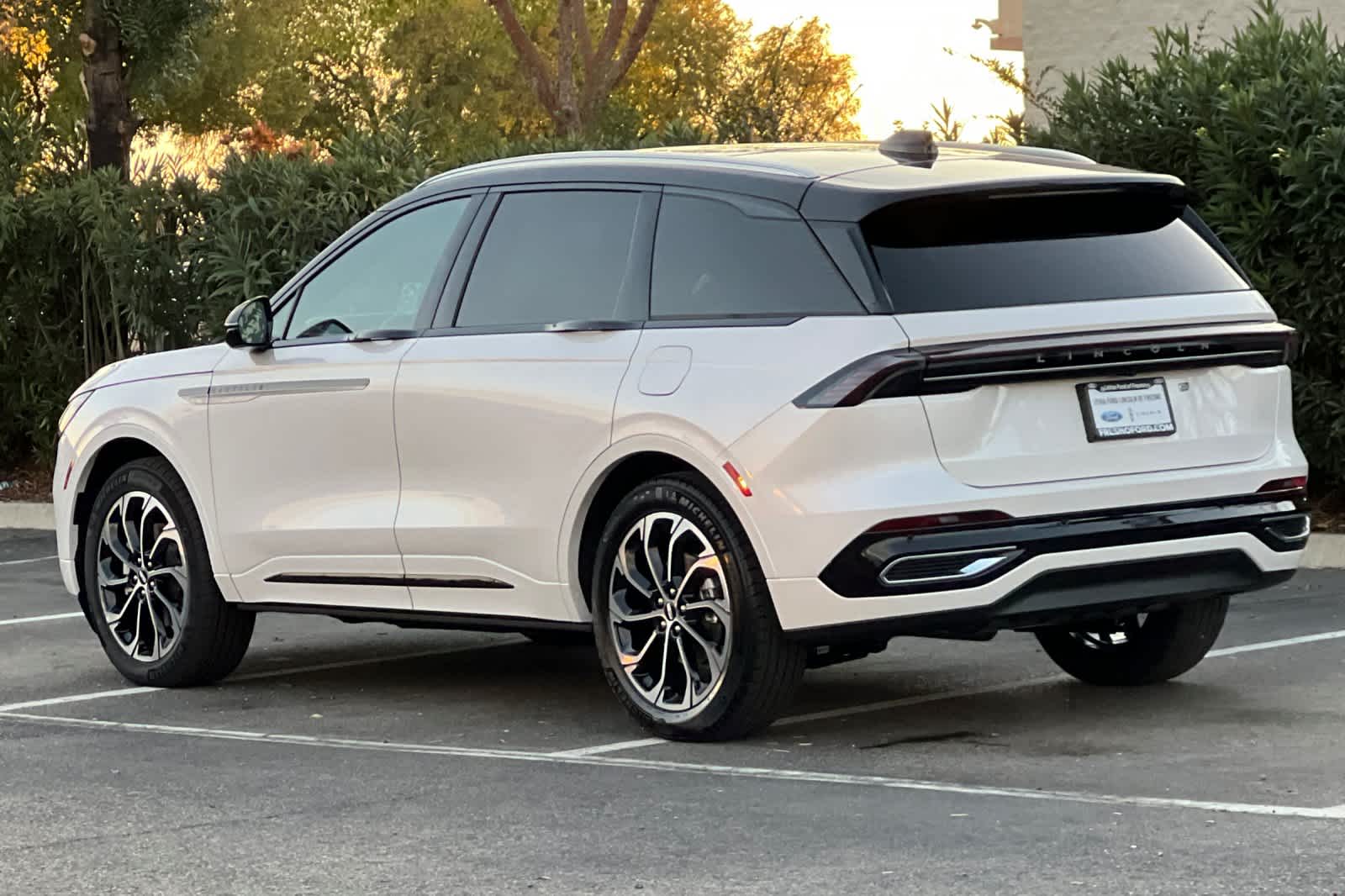 Thumbnail: 2026 Lincoln Nautilus - 6