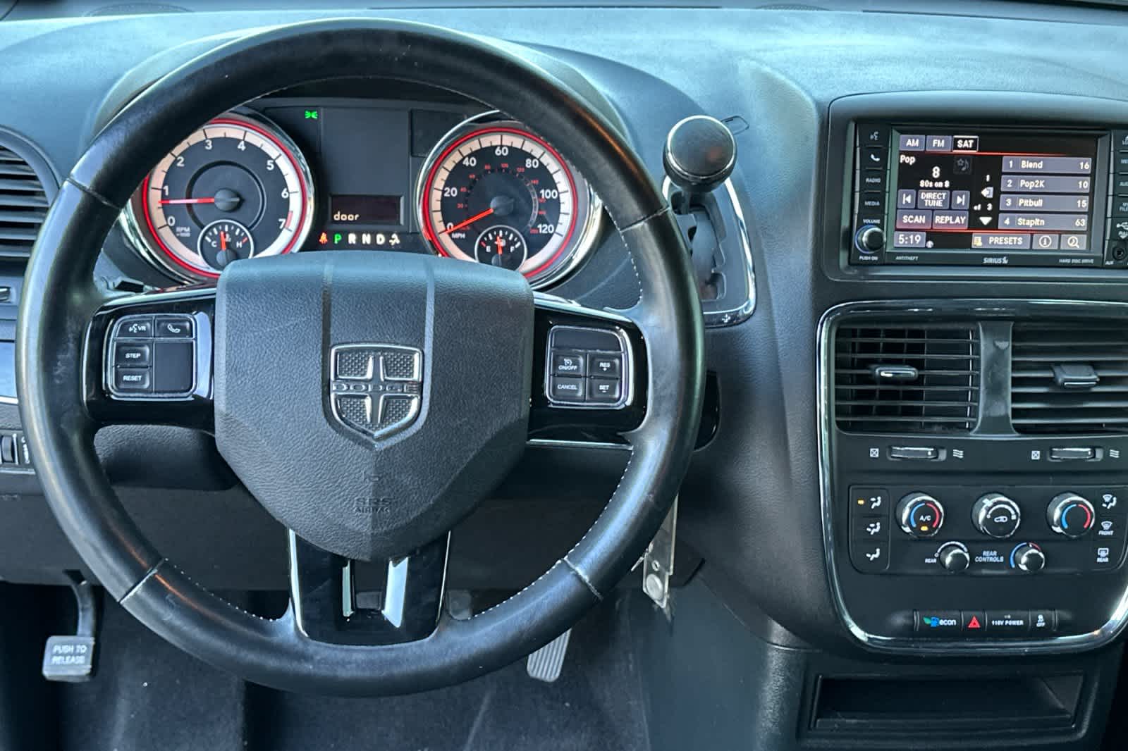 Thumbnail: 2017 Dodge Grand Caravan - 14