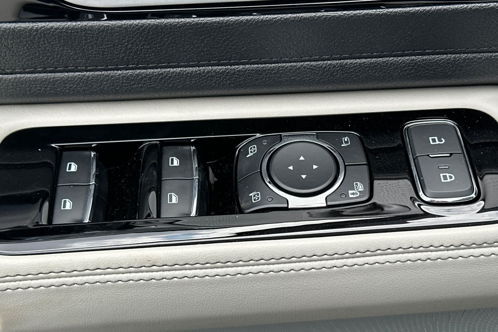 Thumbnail: 2025 Lincoln Aviator - 14