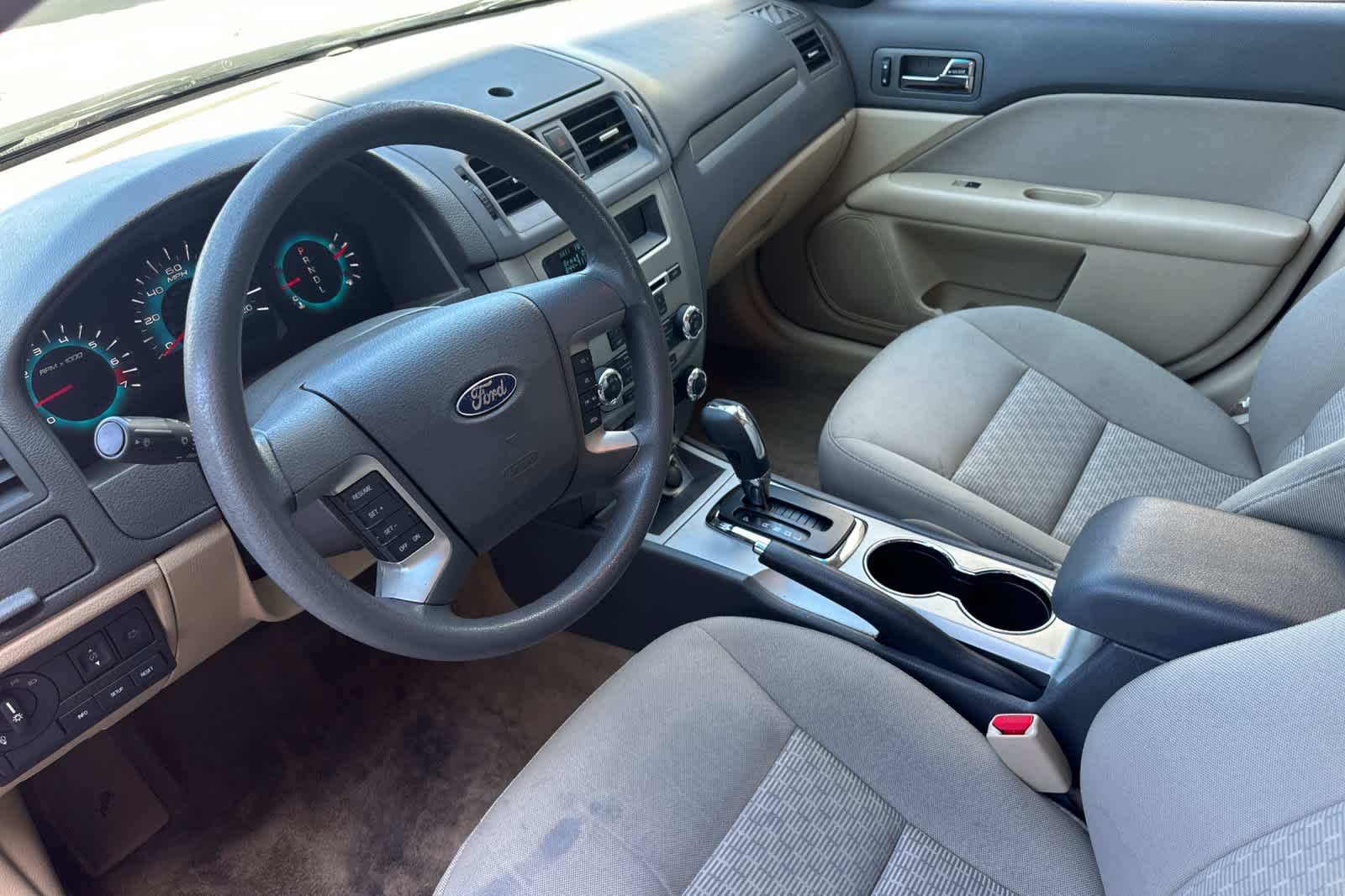 Thumbnail: 2010 Ford Fusion - 11