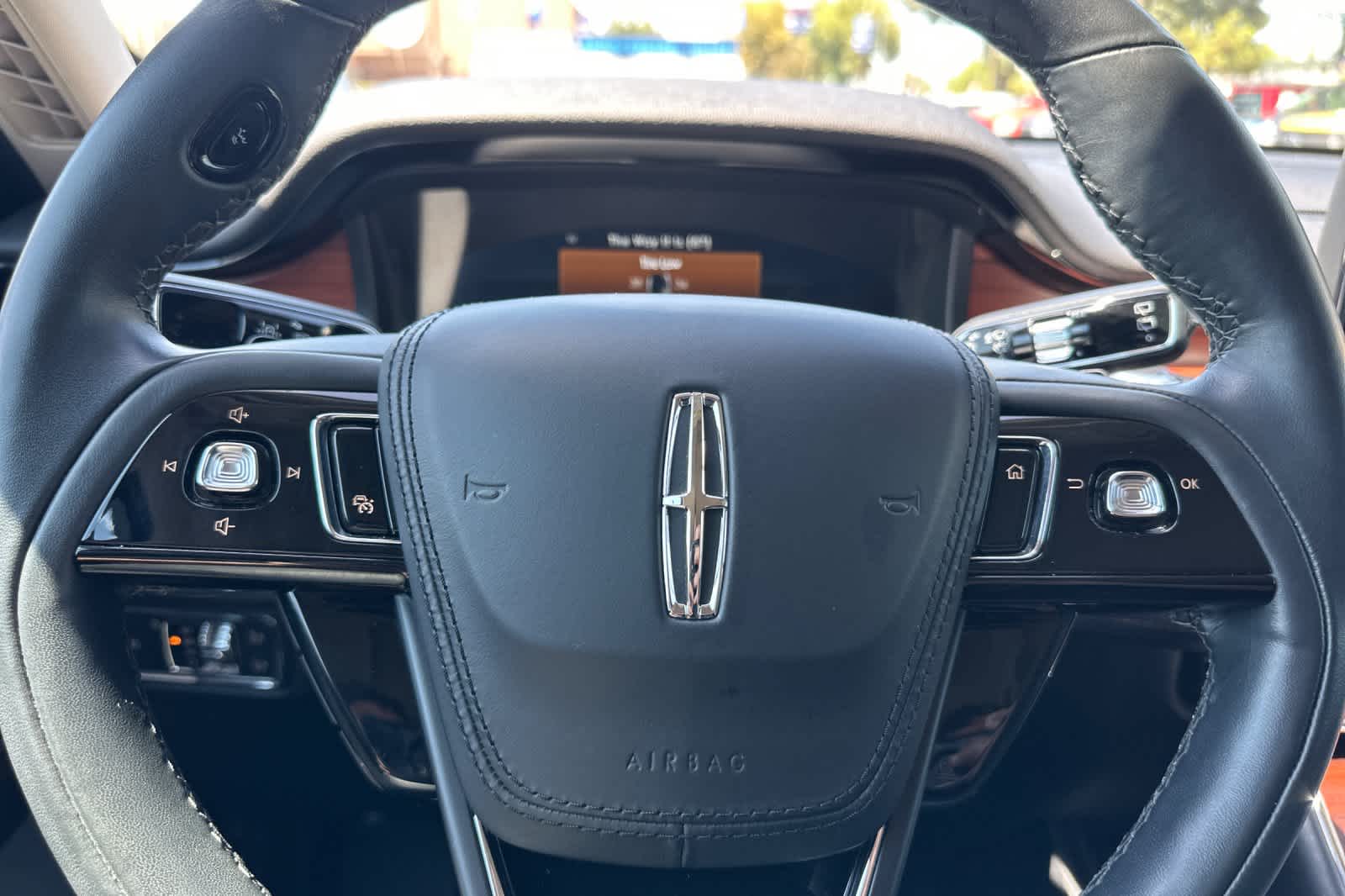 Thumbnail: 2022 Lincoln Aviator - 25