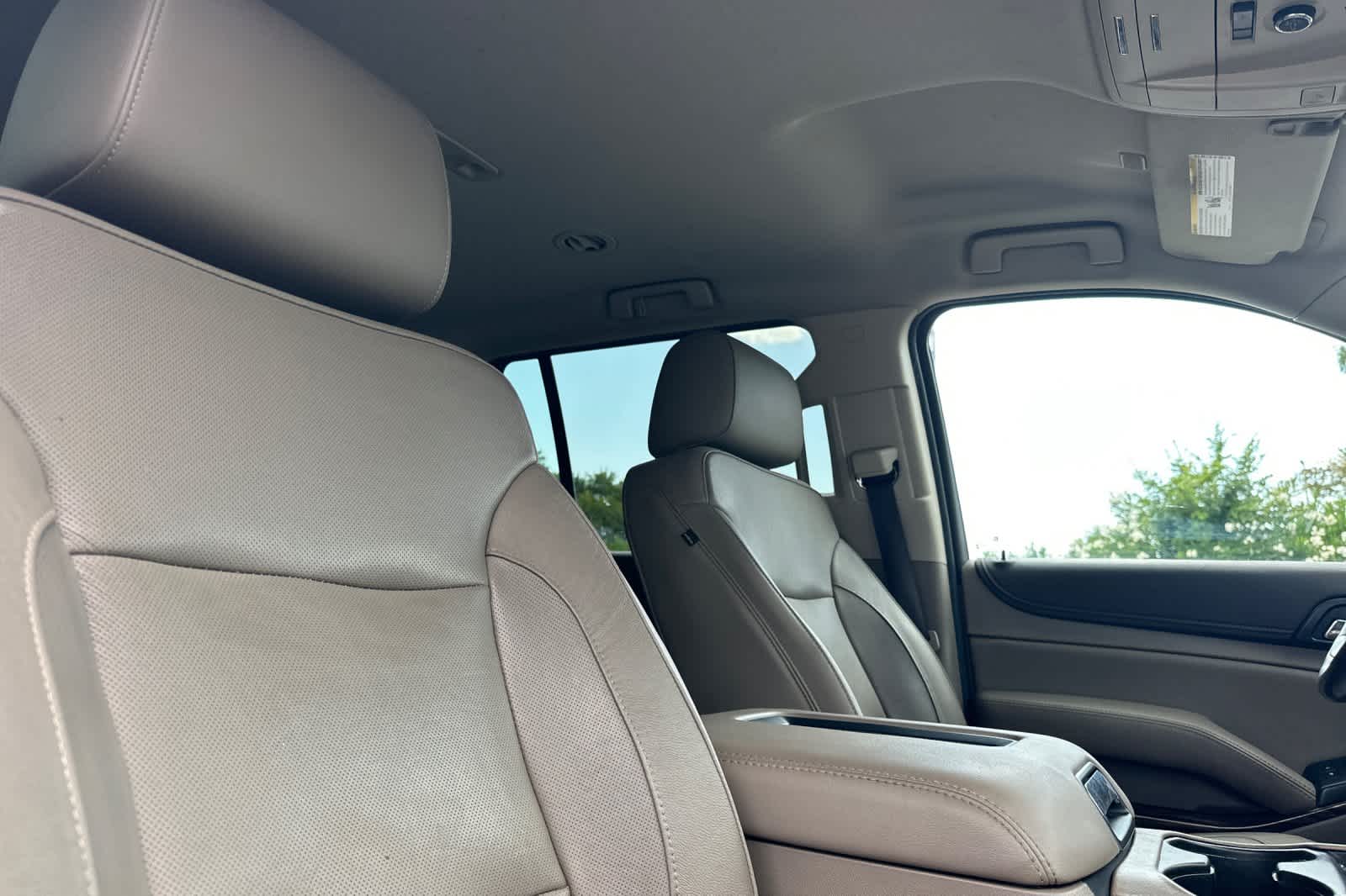 Thumbnail: 2019 GMC Yukon XL - 17