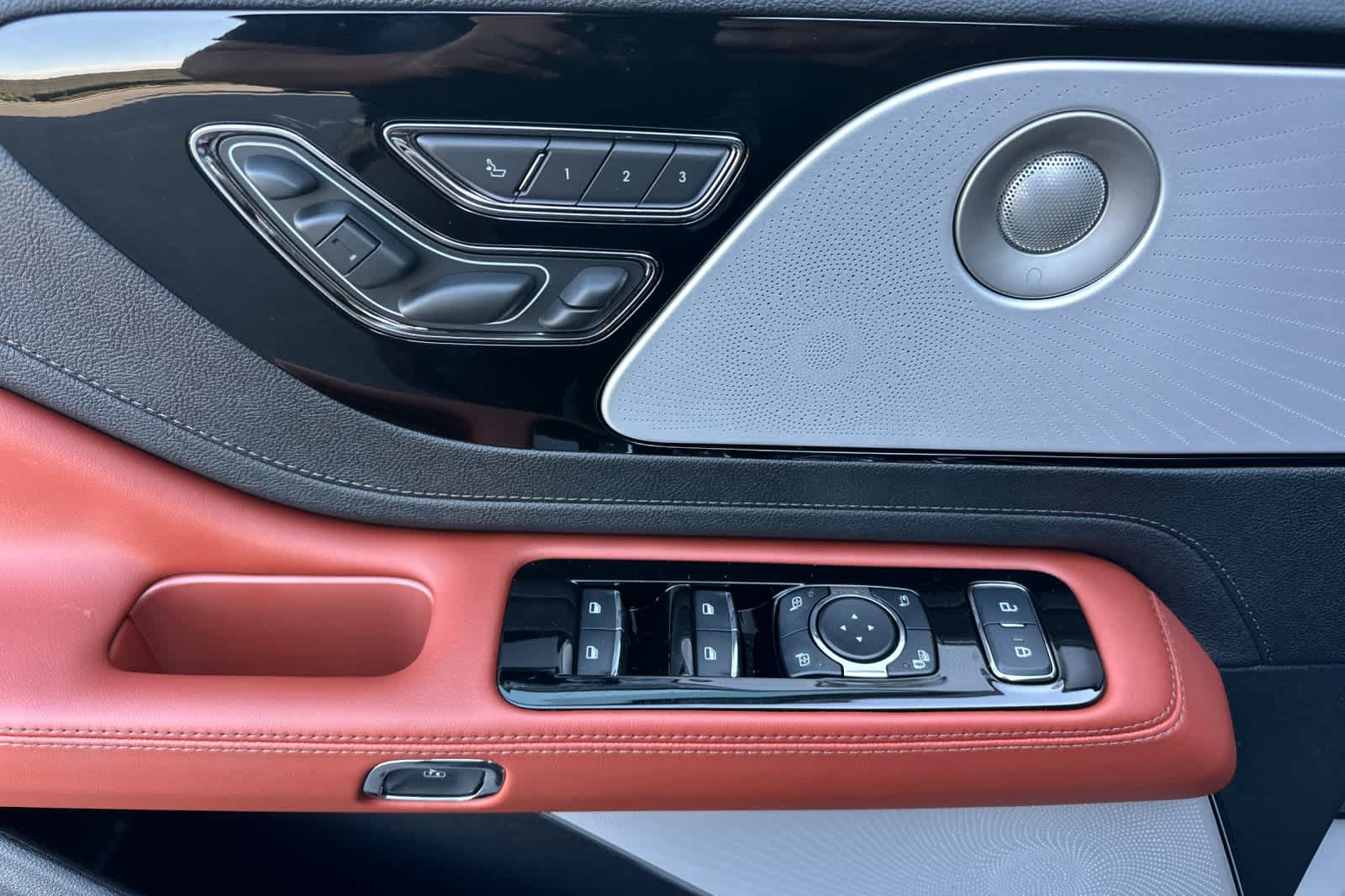 Thumbnail: 2026 Lincoln Aviator - 13