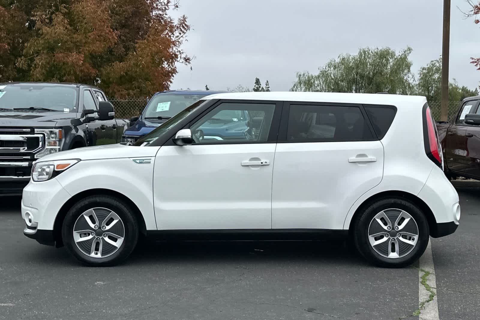 Thumbnail: 2017 Kia Soul EV - 5