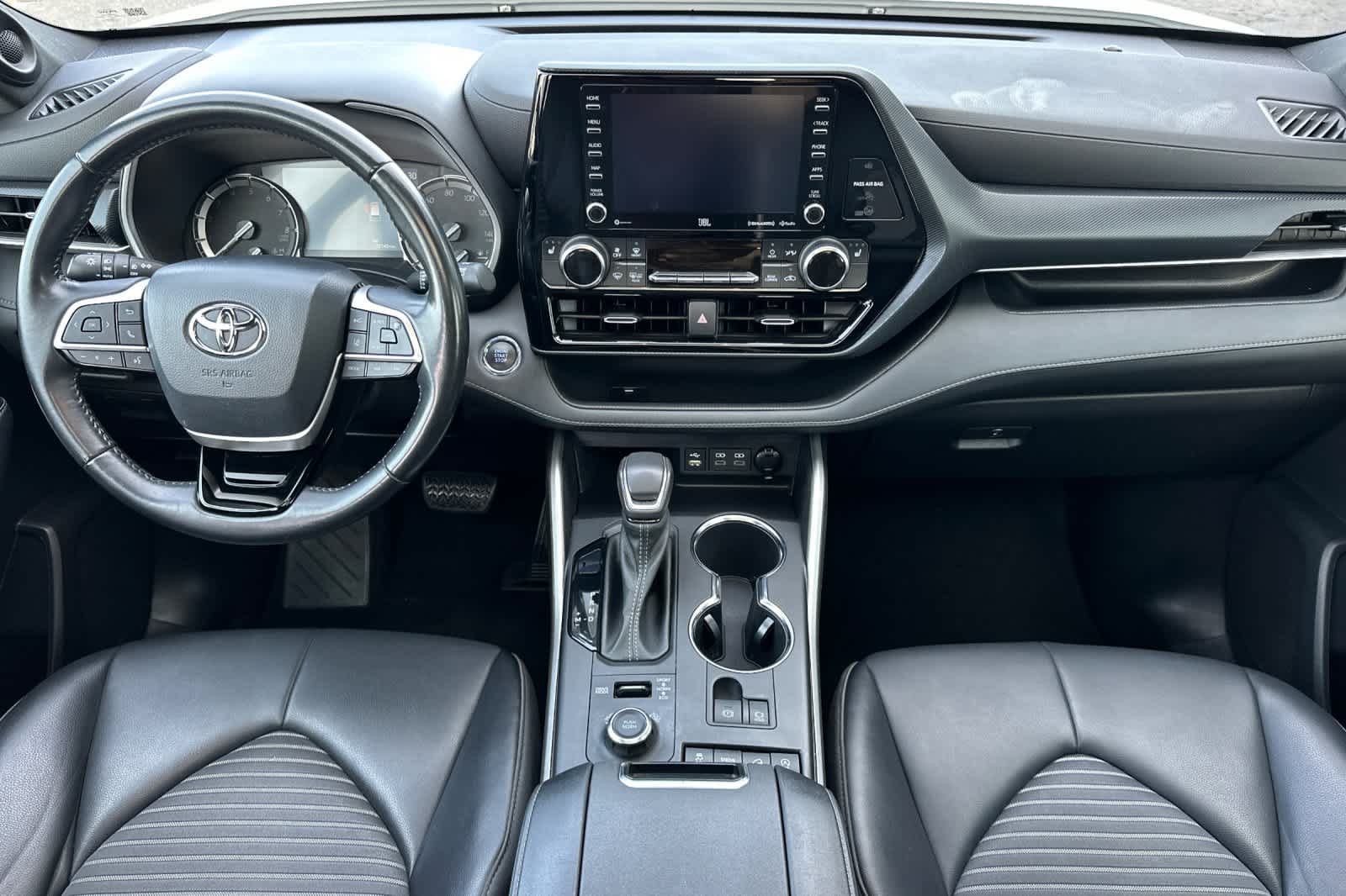 Thumbnail: 2022 Toyota Highlander - 3