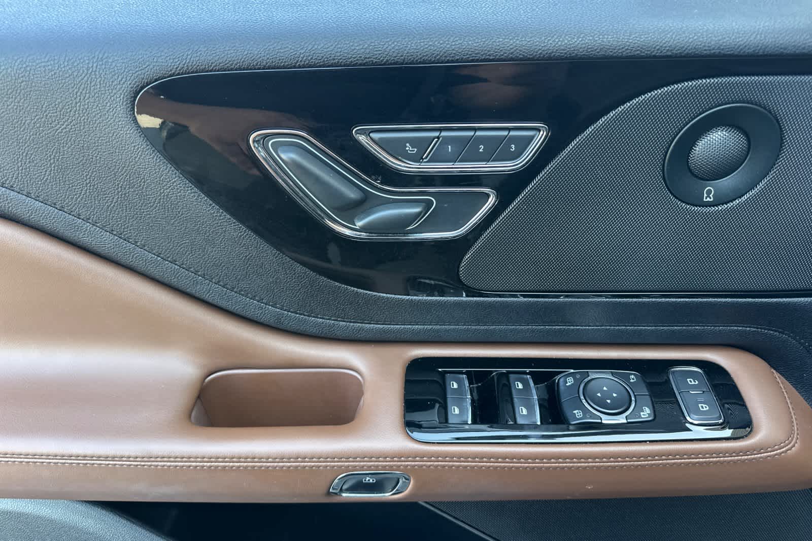 Thumbnail: 2022 Lincoln Aviator - 13