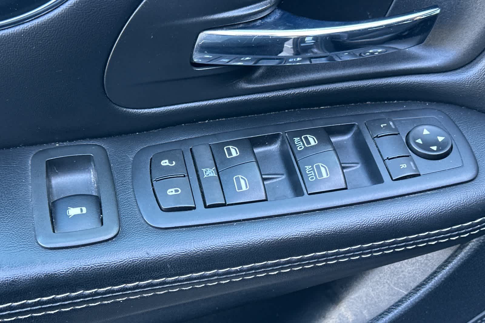Thumbnail: 2017 Dodge Grand Caravan - 13