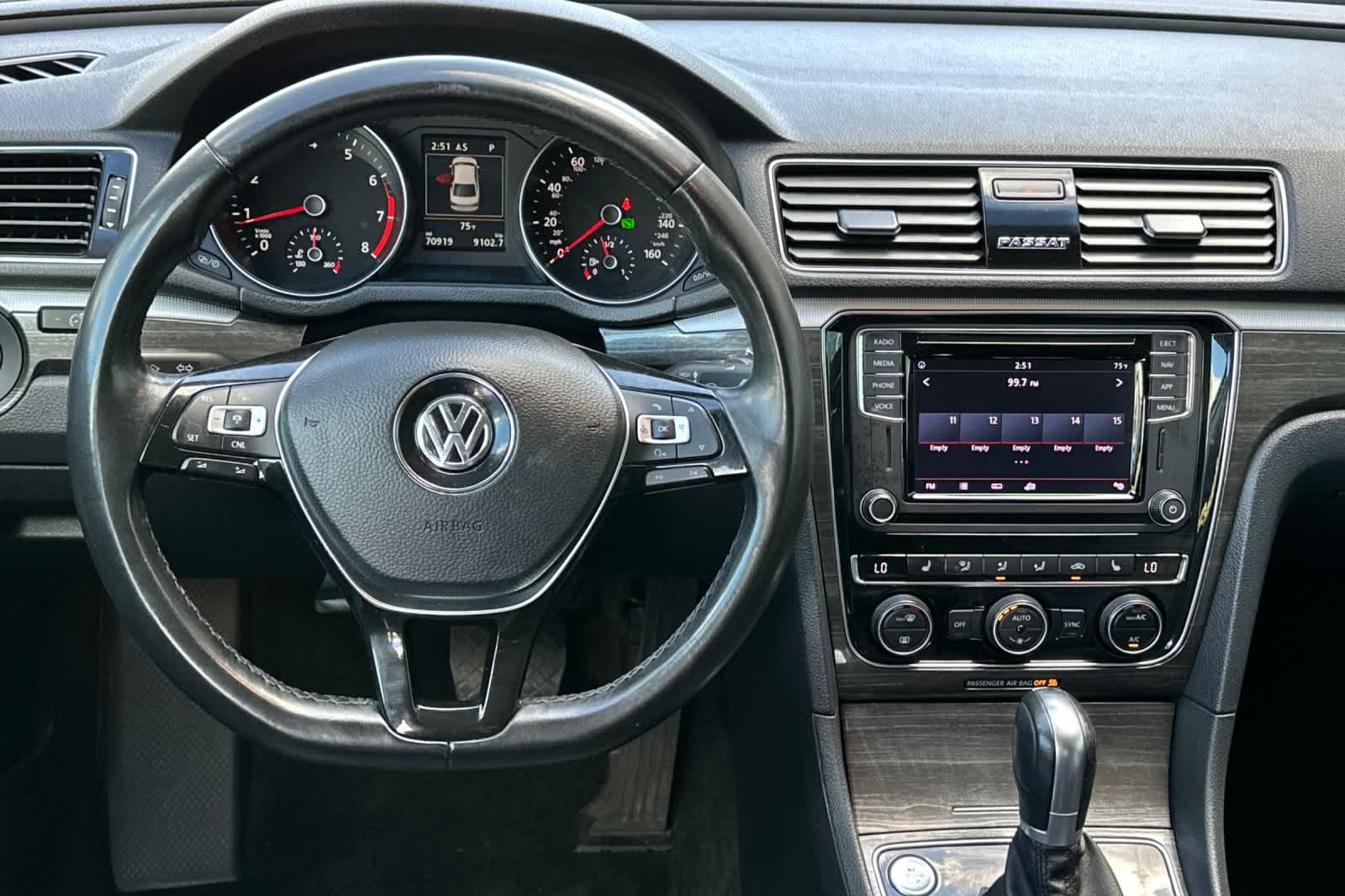 Thumbnail: 2018 Volkswagen Passat - 15
