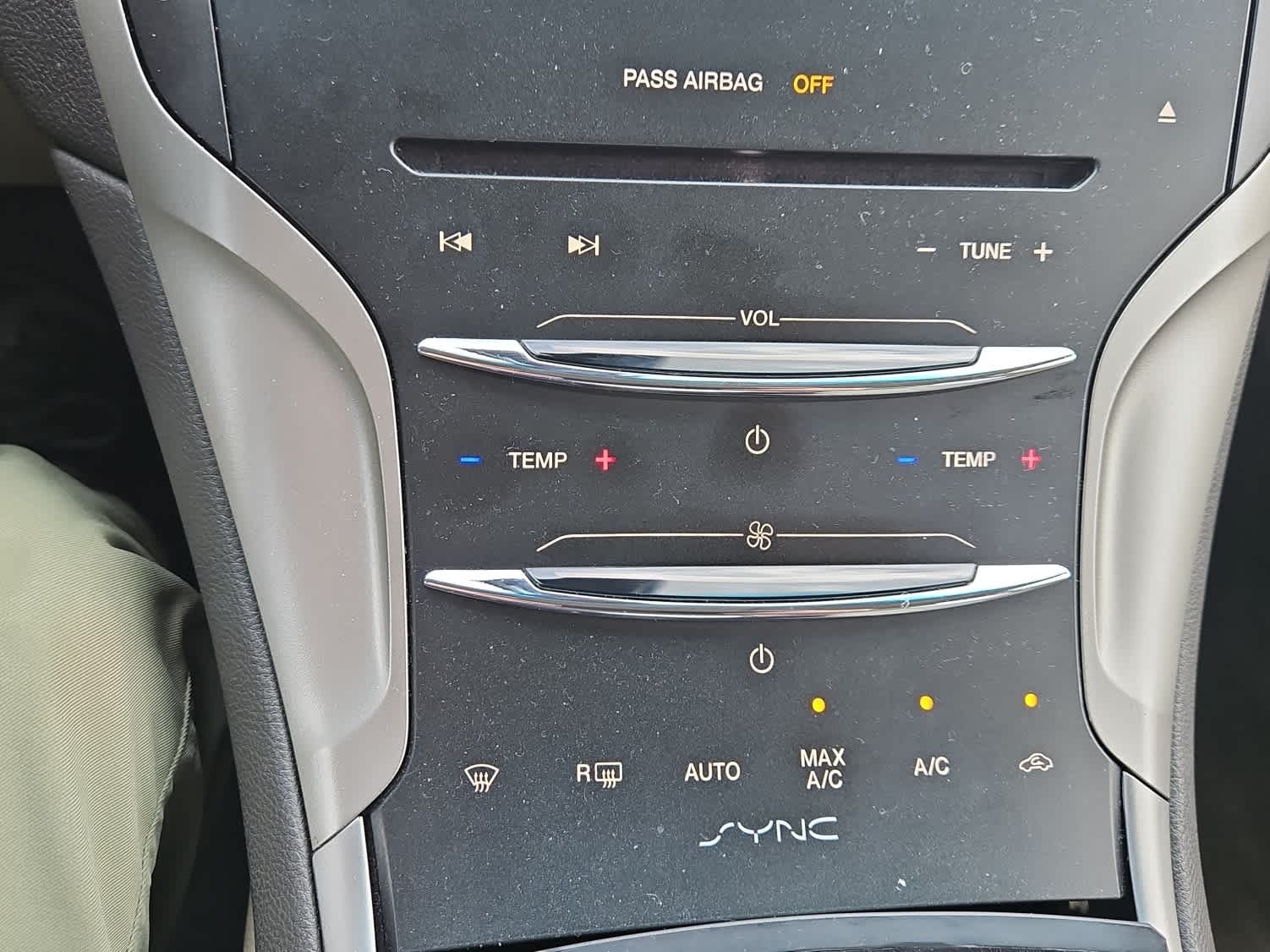 Thumbnail: 2016 Lincoln MKZ - 17