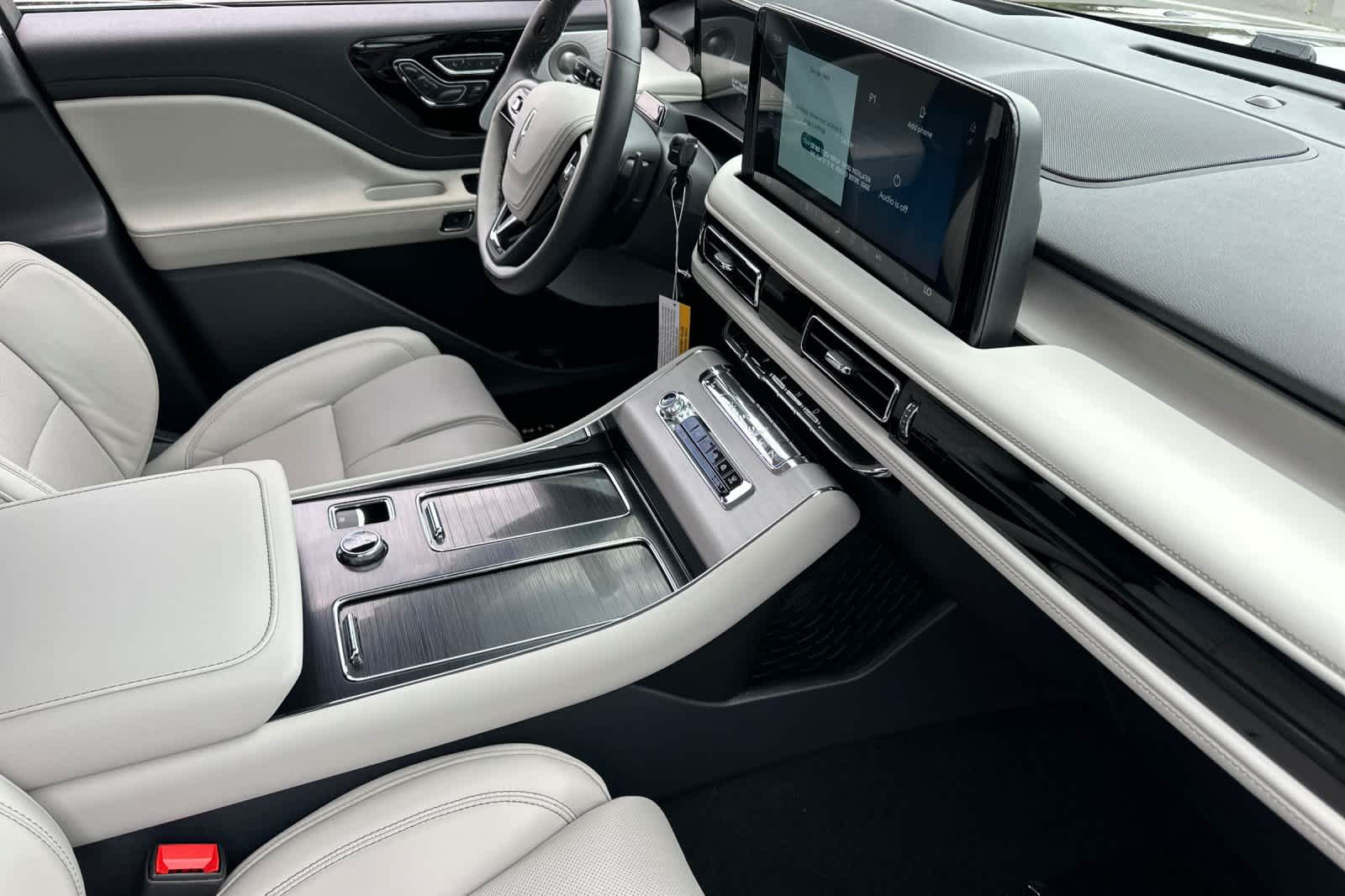 Thumbnail: 2025 Lincoln Aviator - 16