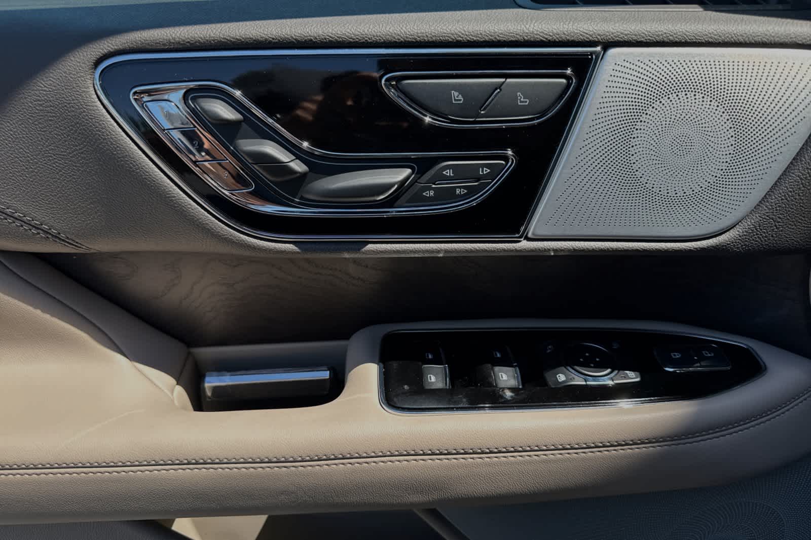 Thumbnail: 2024 Lincoln Navigator - 13