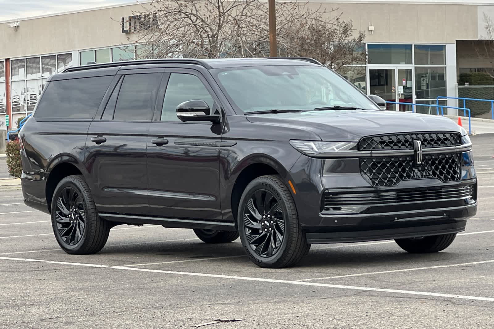 Thumbnail: 2026 Lincoln Navigator L - 10