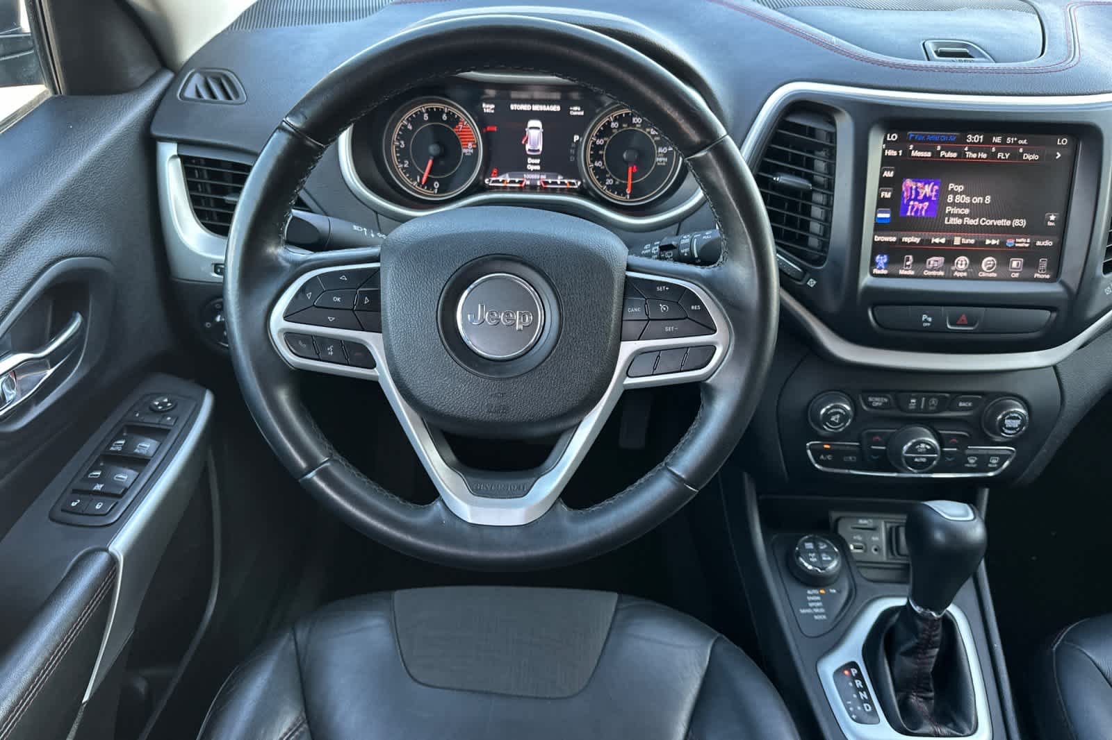 Thumbnail: 2018 Jeep Cherokee - 14