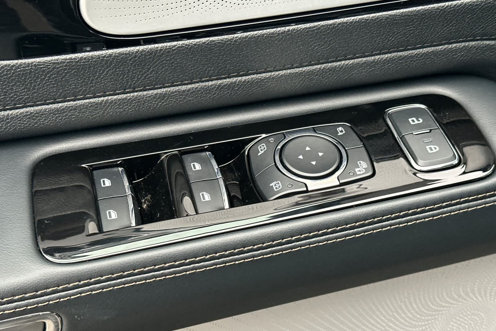 Thumbnail: 2026 Lincoln Aviator - 14