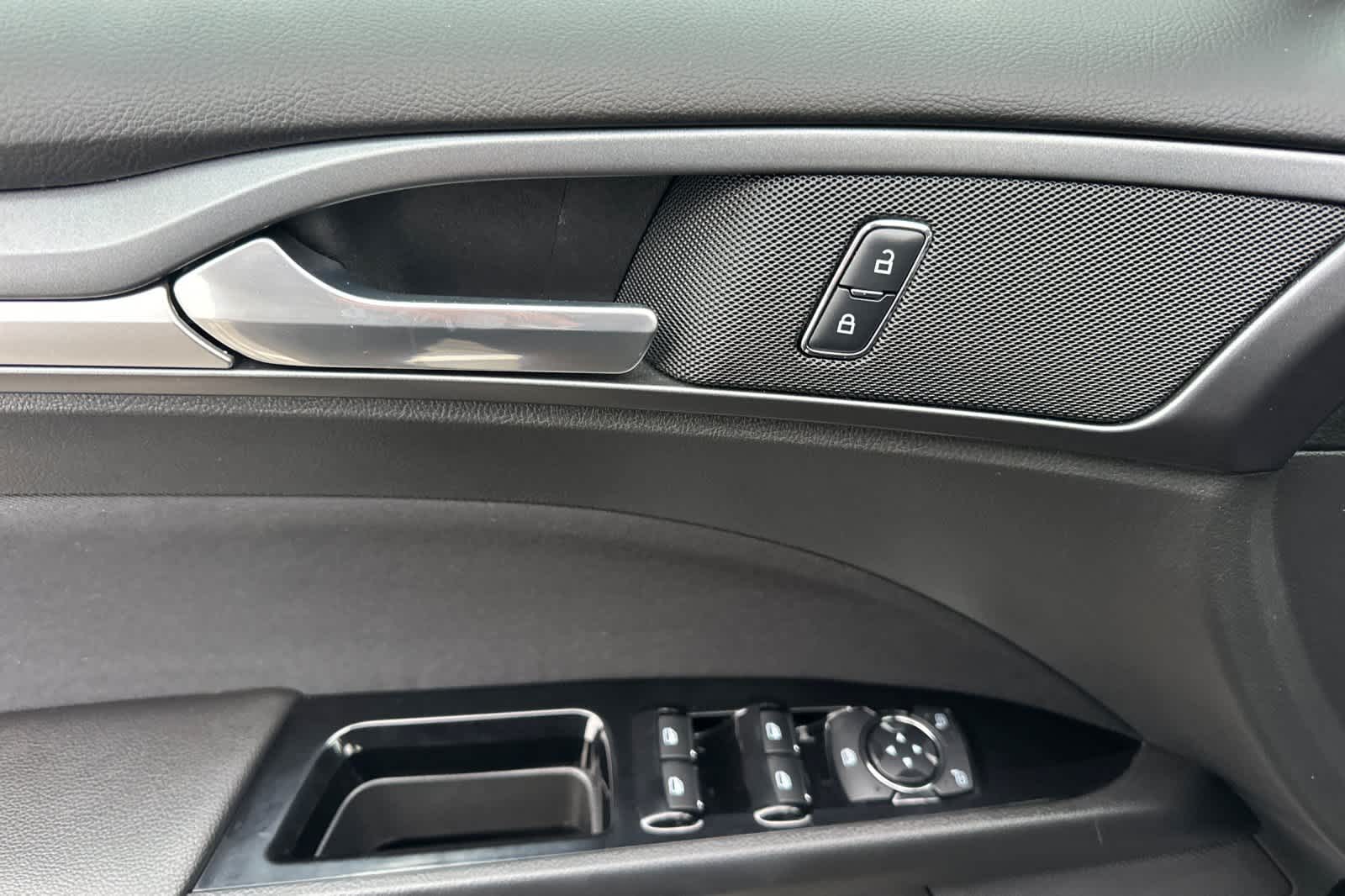 Thumbnail: 2015 Ford Fusion - 13