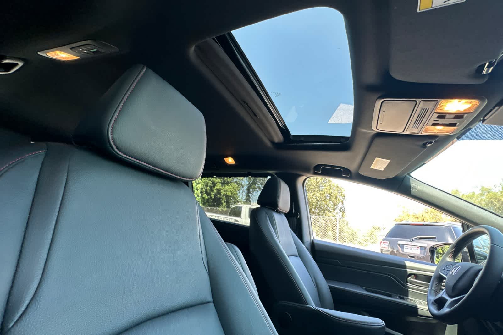 Thumbnail: 2023 Honda Odyssey - 19