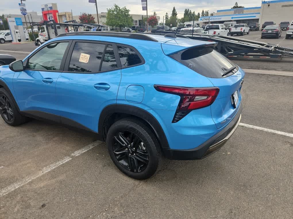 Thumbnail: 2025 Chevrolet Trax - 4